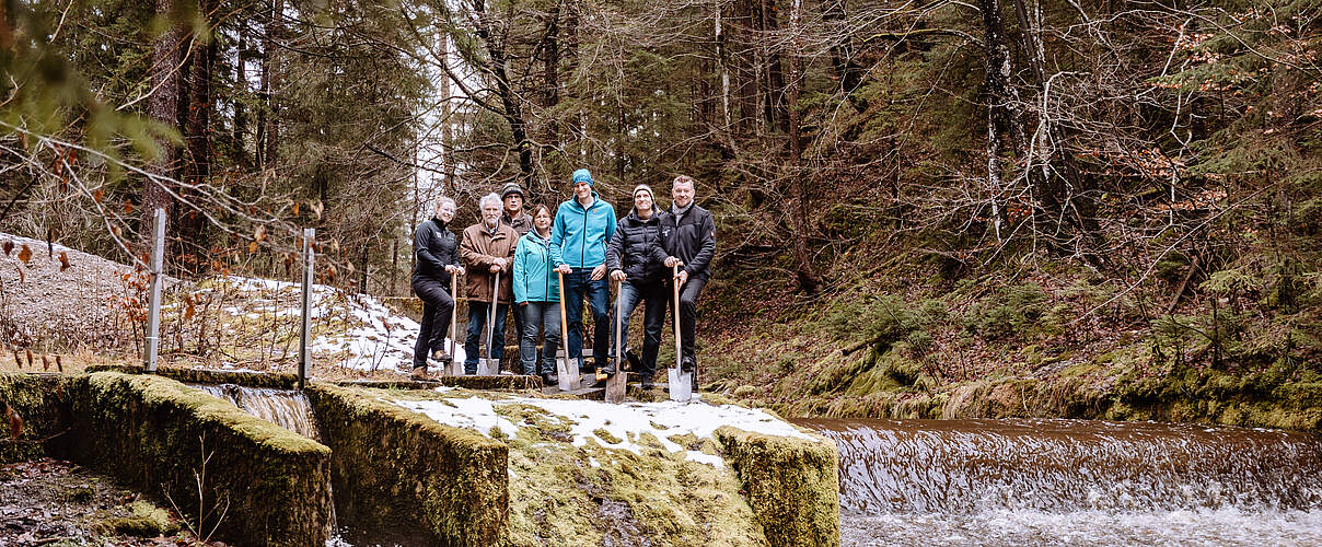 Der symbolische Spatenstich zum Wehrrückbau am Wielenbach © Anna von Hafenbrädl / WWF