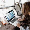 Der neue WWF Fischratgeber auf dem Laptop © wwf