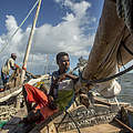 Fischer auf Boot in Kenia © Georgina Goodwin / Shoot The Earth / WWF-UK
