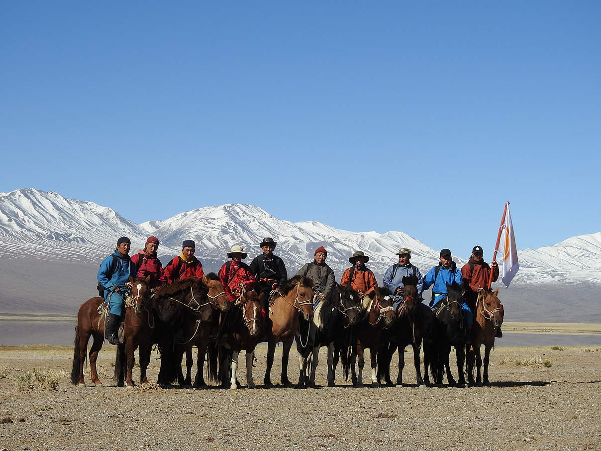 Reiter als Botschafter für den Schutz der Schneeleoparden und Saigas © WWF Mongolei