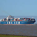 Containerschiff in der Elbmündung ©Stocksieker WWF