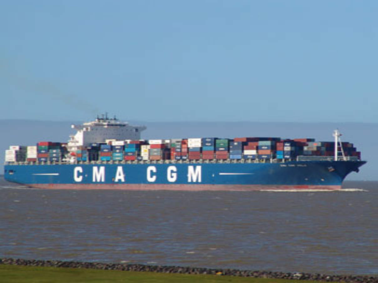 Elbmuendung Containerschiff- c -C.-Stocksieker