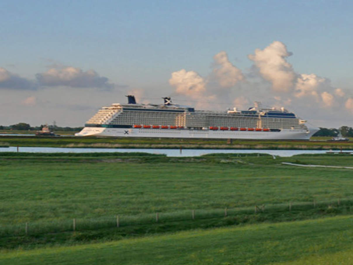 Kreuzfahrtschiff auf der Ems © WWF