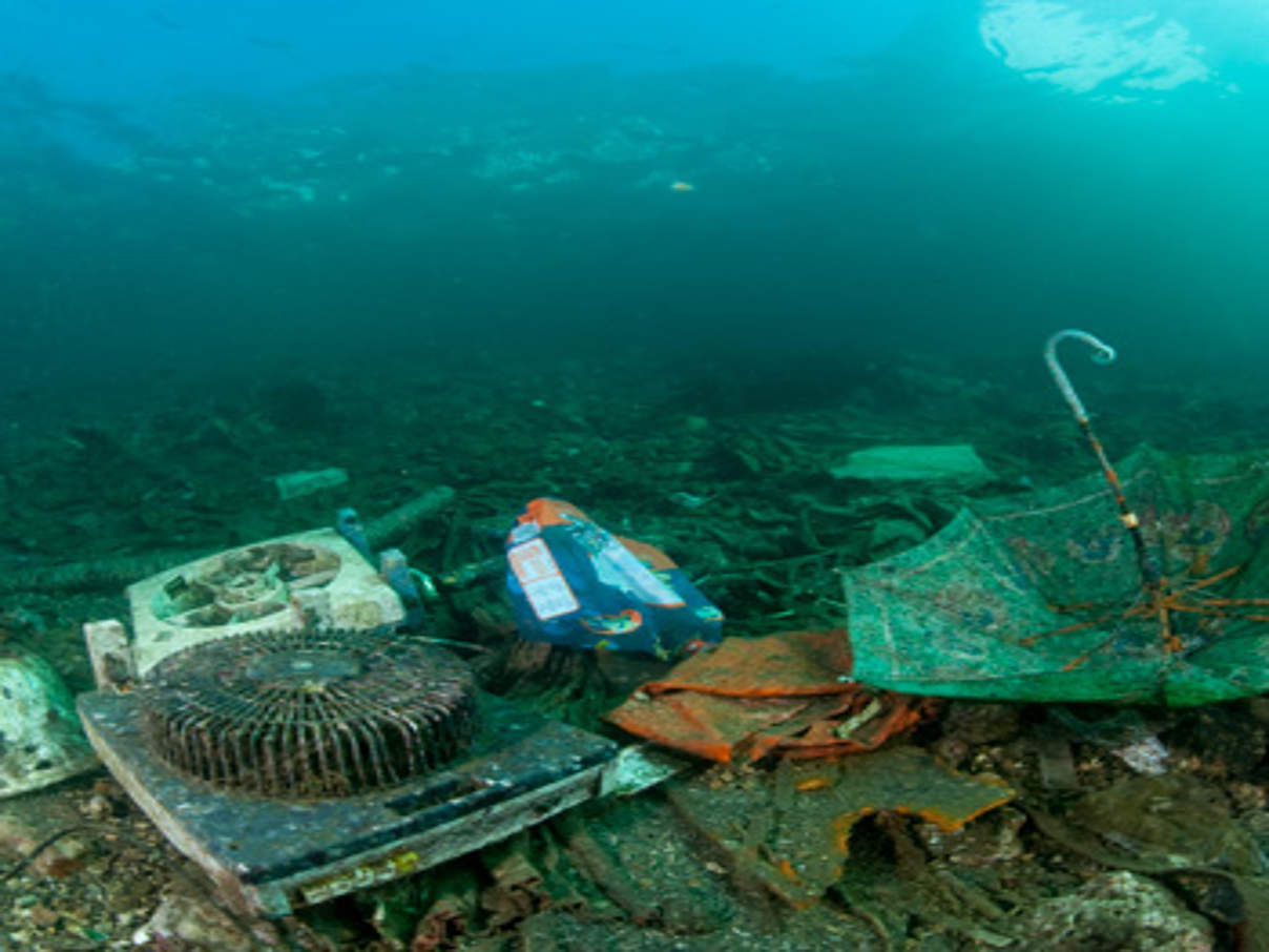 Plastikmüll im Meer ©Jürgen Freud / WWF 