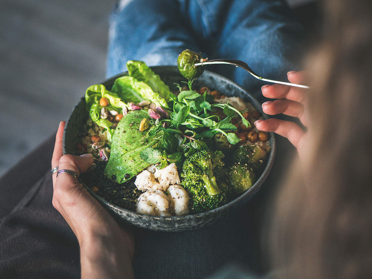 Salat mit Gemüse © Foxys_forest_manufacture / iStock / Getty Images