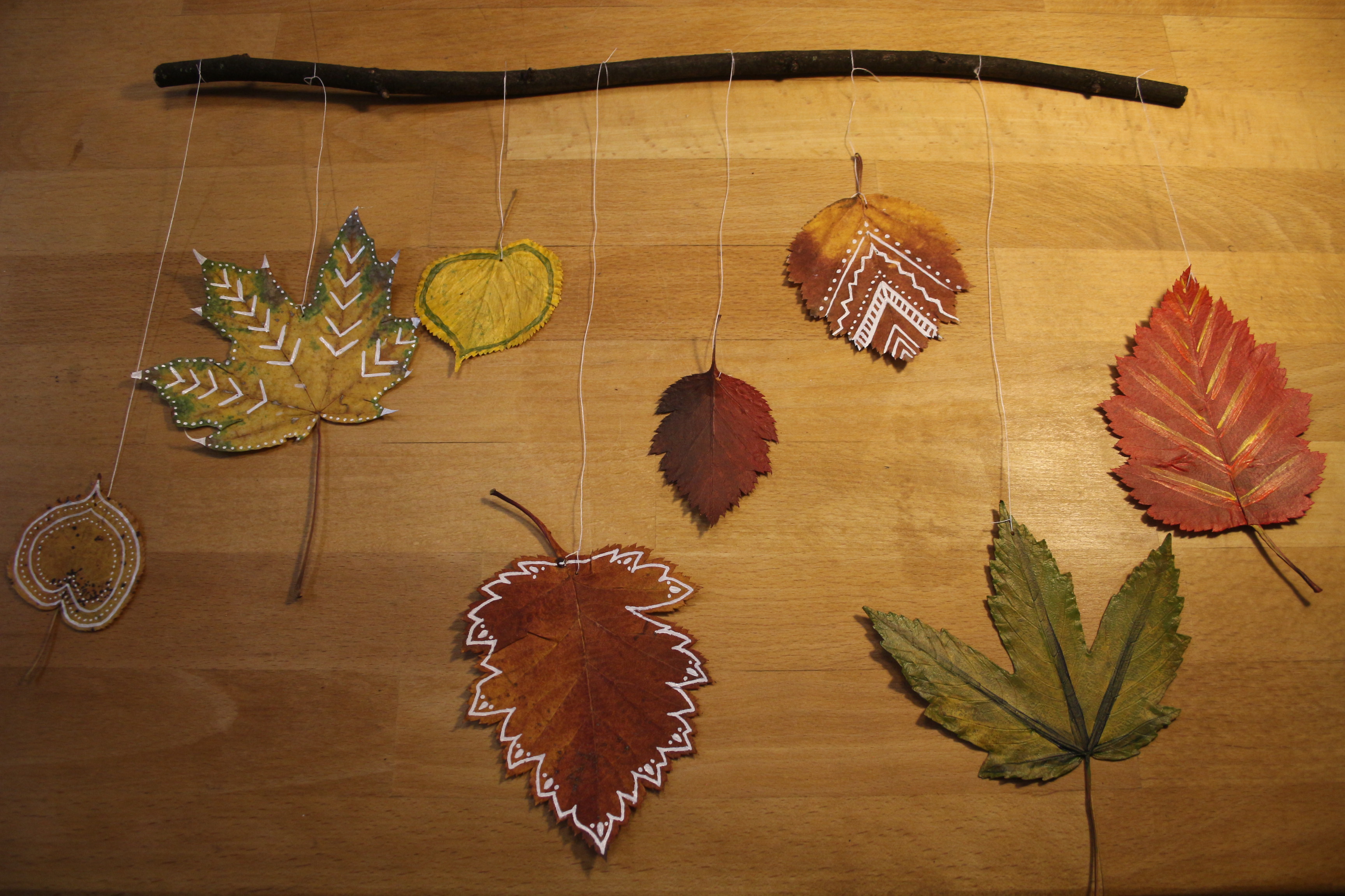 Blätter-Mobile basteln