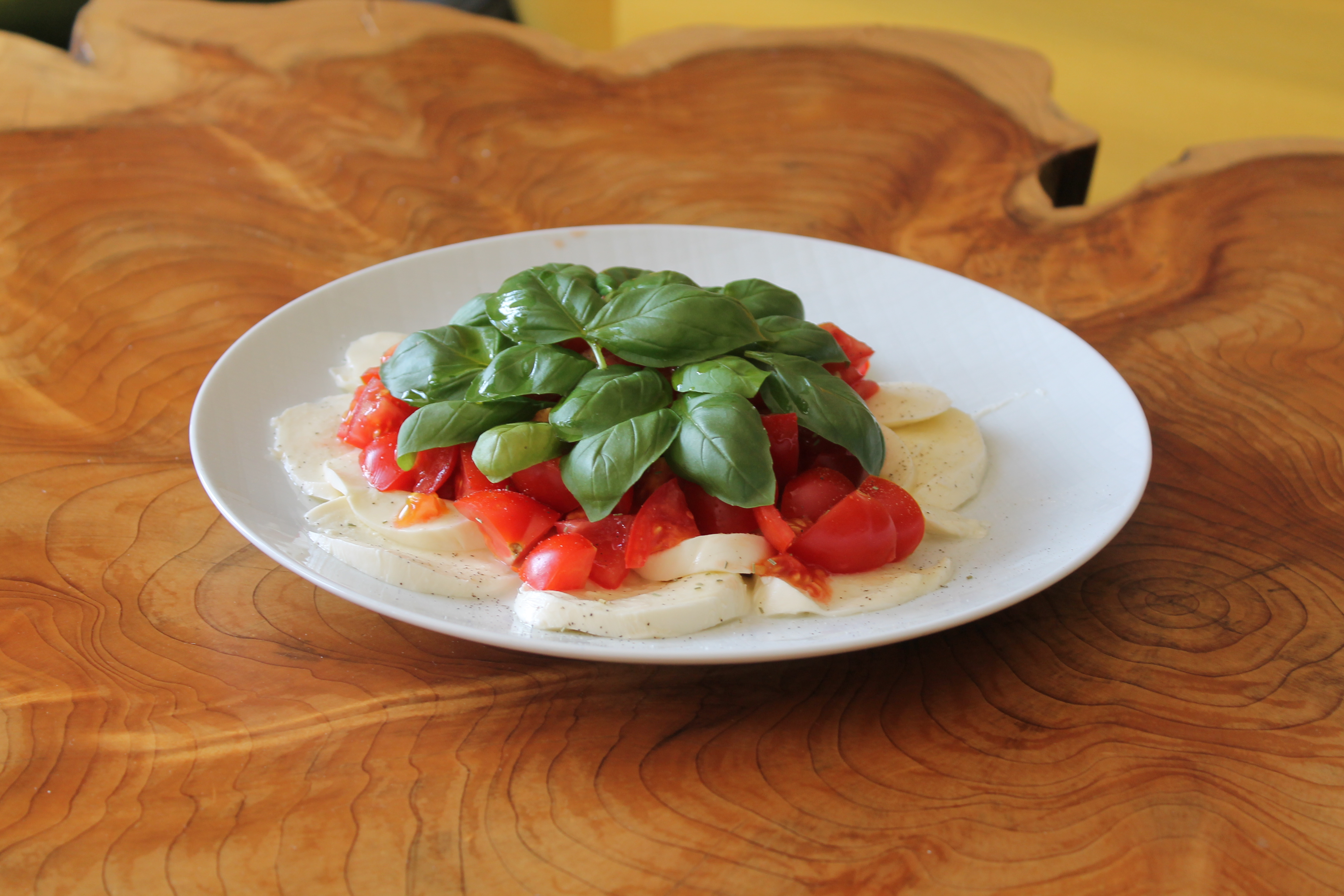 Tomate-Mozzarella-Salat