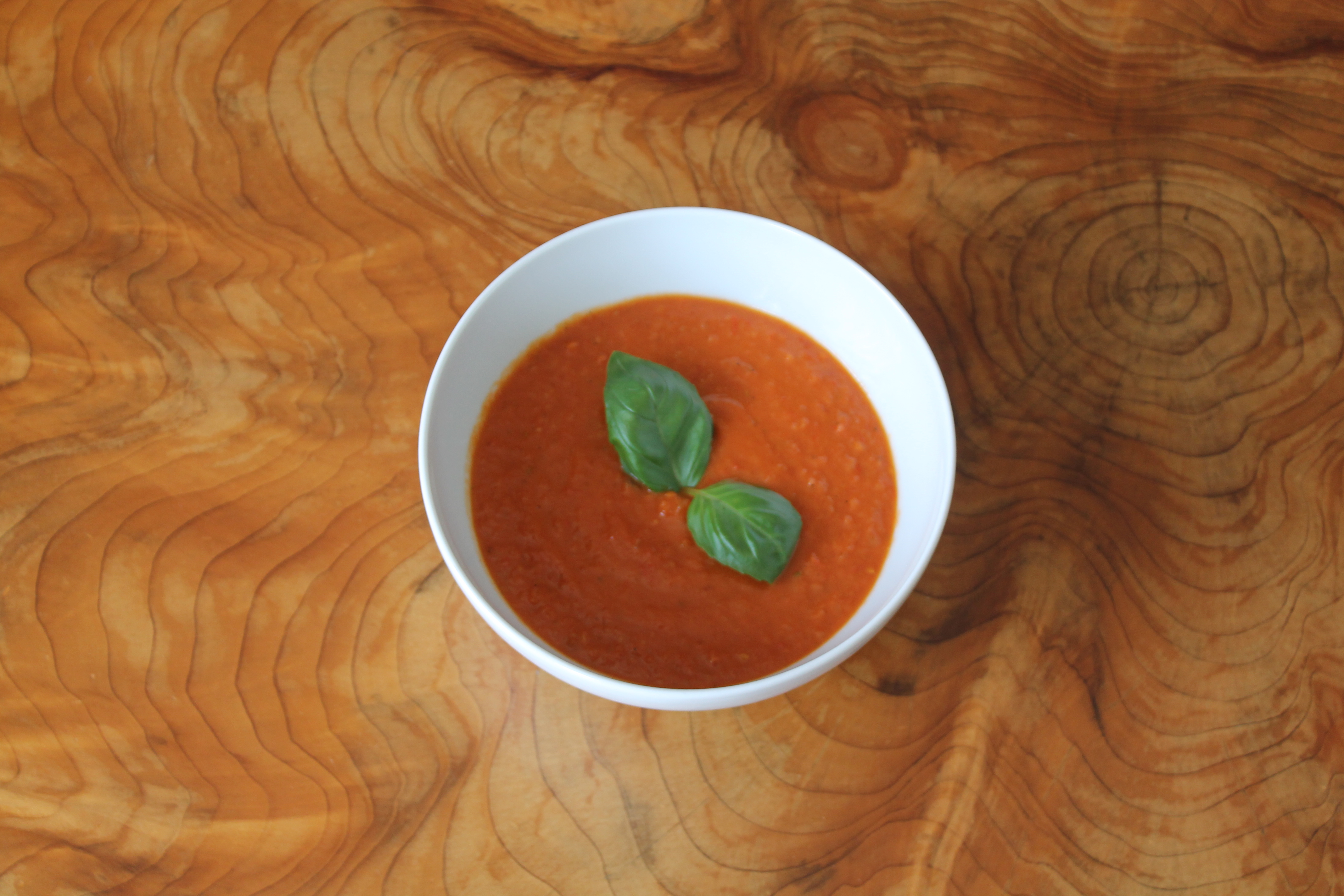 Tomatensuppe mit Basilikum